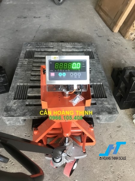 Cân điện tử xe nâng DI28SS 1.5 tấn được Cân Hoàng Thịnh cung cấp mẫu cân xe nâng tay pallet 1500kg chất lượng cao chính hãng. Liên hệ 0966.105.408 để được giảm giá 10%