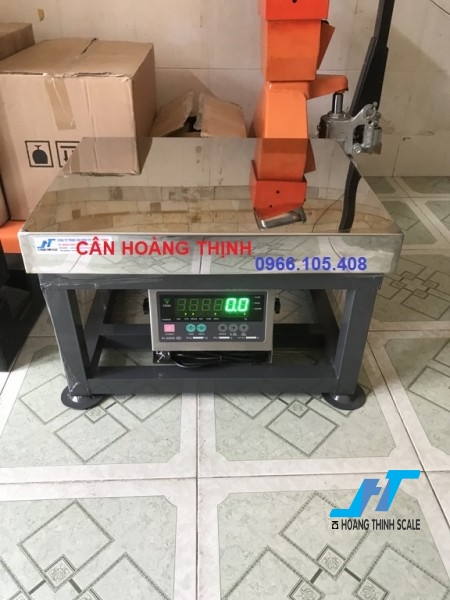 Cân bàn điên tử ghế ngồi DI28SS 500kg là mẫu cân công nghiệp thông dụng, cân trọng lượng các loại với khung bàn cân chắc chắn chịu lực tốt