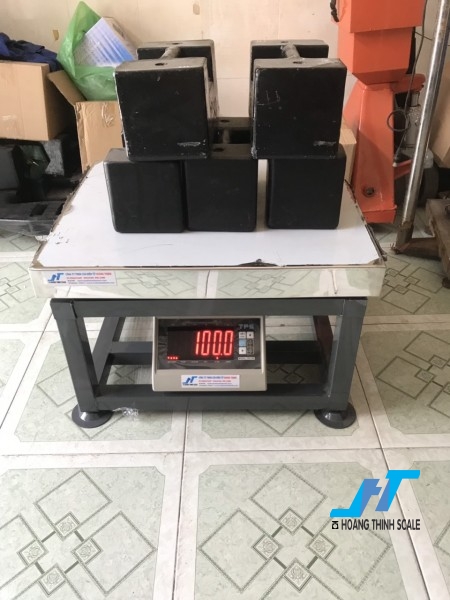 Cân bàn điên tử ghế ngồi TPS DH 200kg là mẫu cân công nghiệp thông dụng, cân trọng lượng các loại với khung bàn cân chắc chắn chịu lực tốt