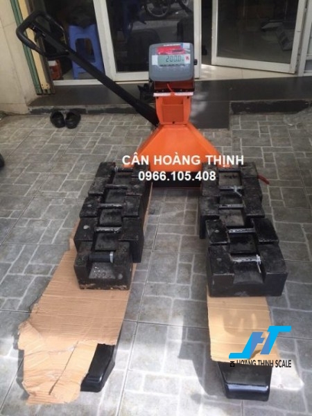 Cân điện tử xe nâng ohaus t31p 2 tấn là dòng cân công nghiệp, cân nâng các loại hàng hóa với tải trọng lớn, cân pallet trọng lượng
