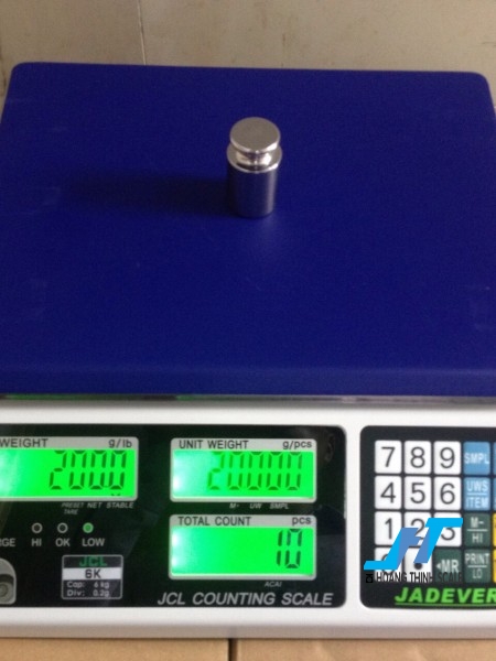 Cân điện tử đếm mẫu JCL 3kg là mẫu cân thông dụng chuyên dùng cho nhiều mục đích khác nhau như cân trọng lượng và đếm số lượng các mẫu vật