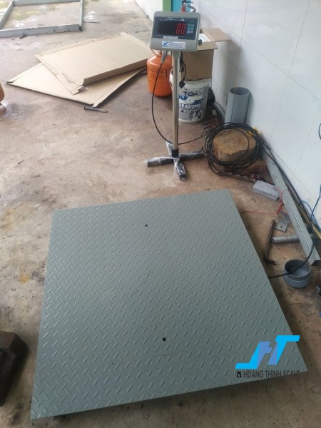 Cân sàn điện tử TPSDH 1 tấn được Cân Hoàng Thịnh cung cấp chính hãng chất lượng cao, với đầy đủ các kích thước và giao hàng miễn phí tận nơi. Liên hệ 0966.105.408