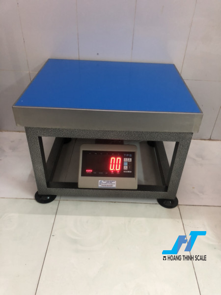 Cân bàn điên tử ghế ngồi TPS DH 300kg là mẫu cân công nghiệp thông dụng, cân trọng lượng các loại với khung bàn cân chắc chắn chịu lực tốt