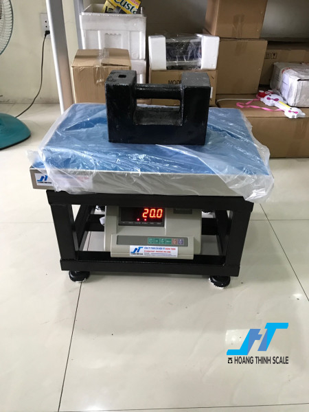 Cân bàn điên tử ghế ngồi A12E 200kg là mẫu cân công nghiệp thông dụng, cân trọng lượng các loại với khung bàn cân chắc chắn chịu lực tốt