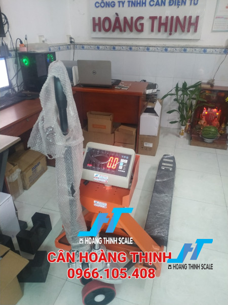 Cân xe nâng pallet TPSDH chính hãng được CÔNG TY CÂN ĐIỆN TỬ HOÀNG THỊNH cung cấp trên toàn quốc, báo giá cân xe nâng pallet TPSDH gọi 0966.105.408